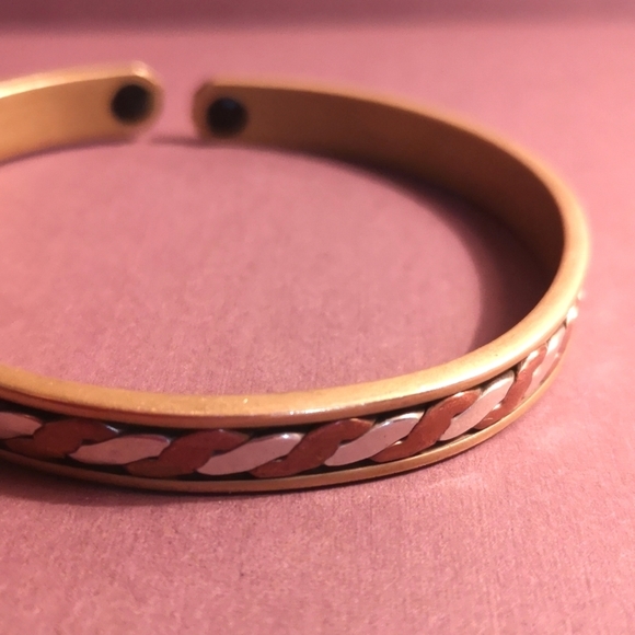 Vintage pure copper magnetic cuff bracelet - Picture 3 of 4